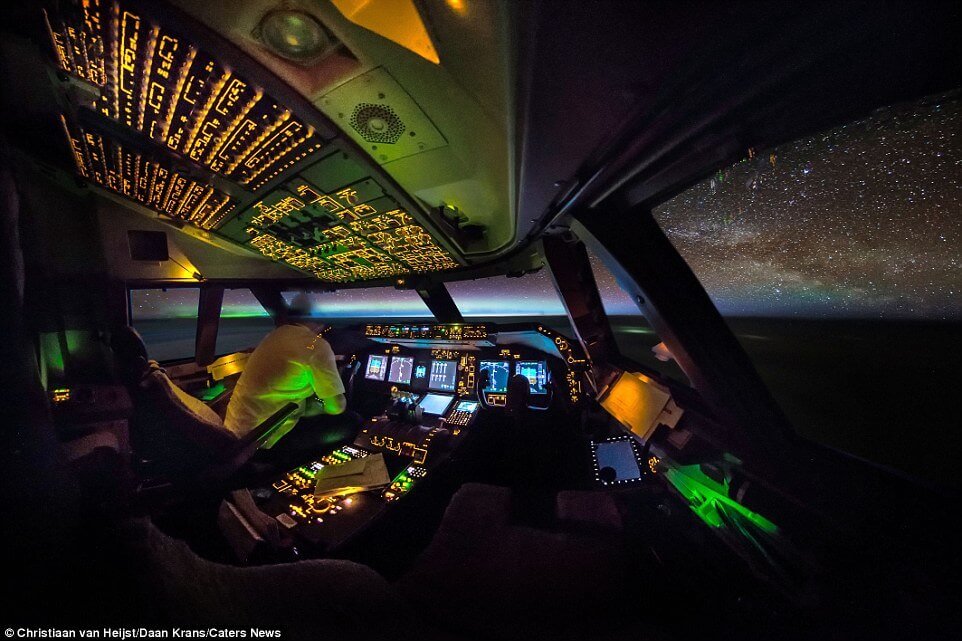 Amazing Aviation flightdeck cockpit view