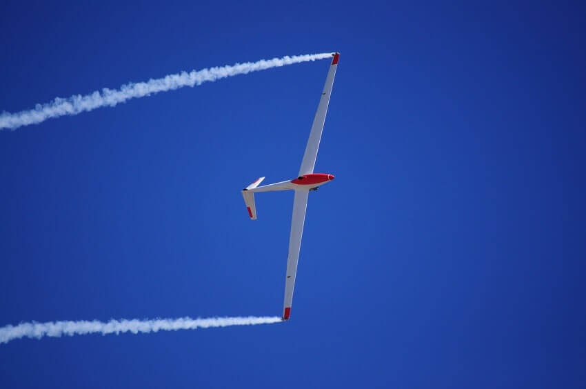 How to Become a Glider Pilot in 2021 - Glider Aerobatic flying