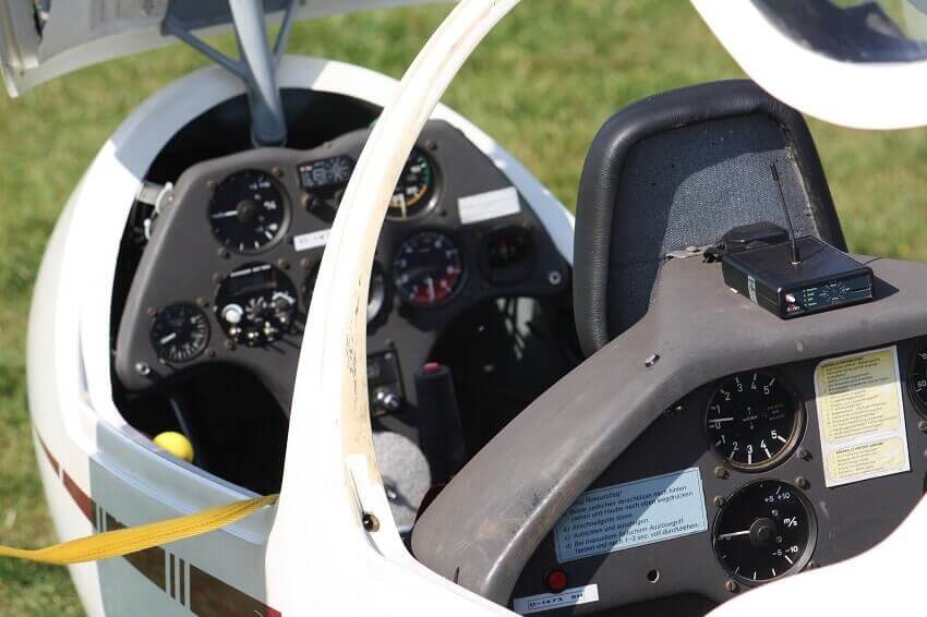 How to Become a Glider Pilot in 2021 - Common Glider Types (ASK-21 cockpit)