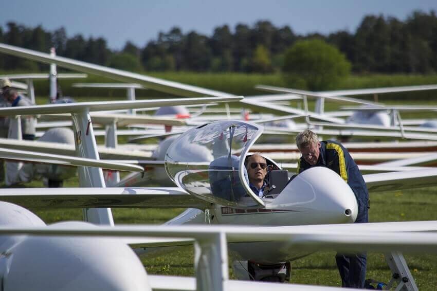 How to Become a Glider Pilot in 2021 - Gliding competitions / te grid