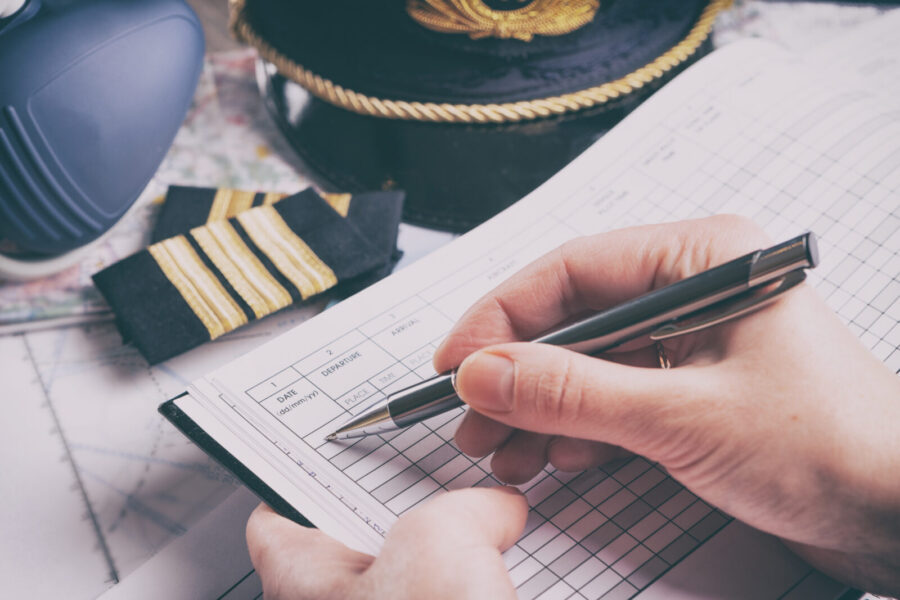 The 9 Best Paper & Electronic Pilot Logbooks in 2023