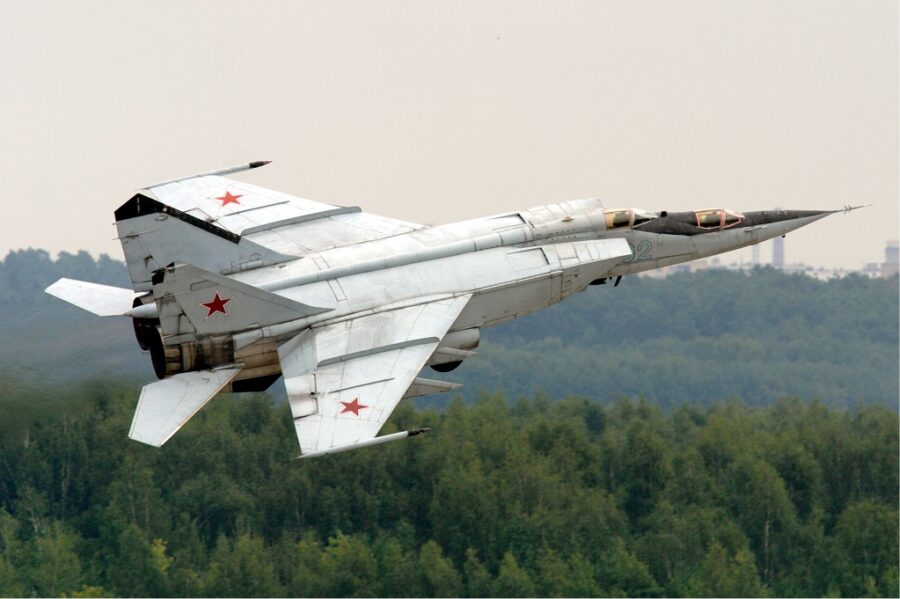 How Fast do Airplanes Fly? - Mig-25