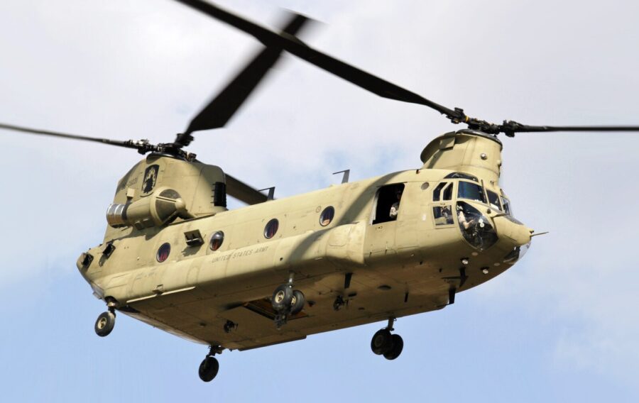 #6. Boeing CH-47 Chinook - 16 of the Biggest Helicopters in the World