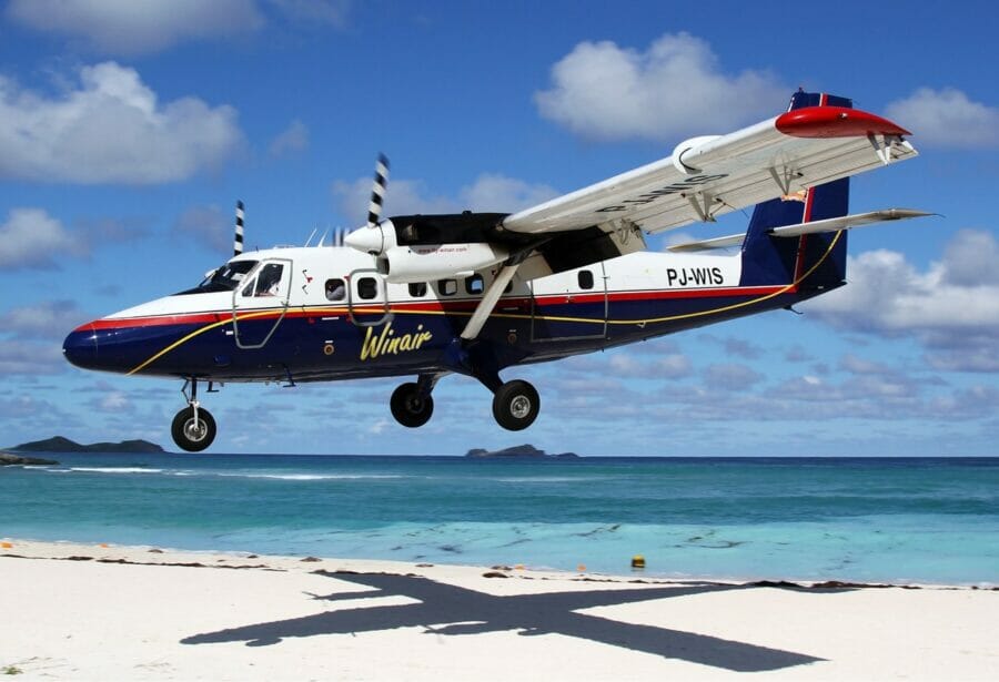 #6. de Havilland Canada DHC-6 Twin Otter - The 10 Best Bush Planes of All Times