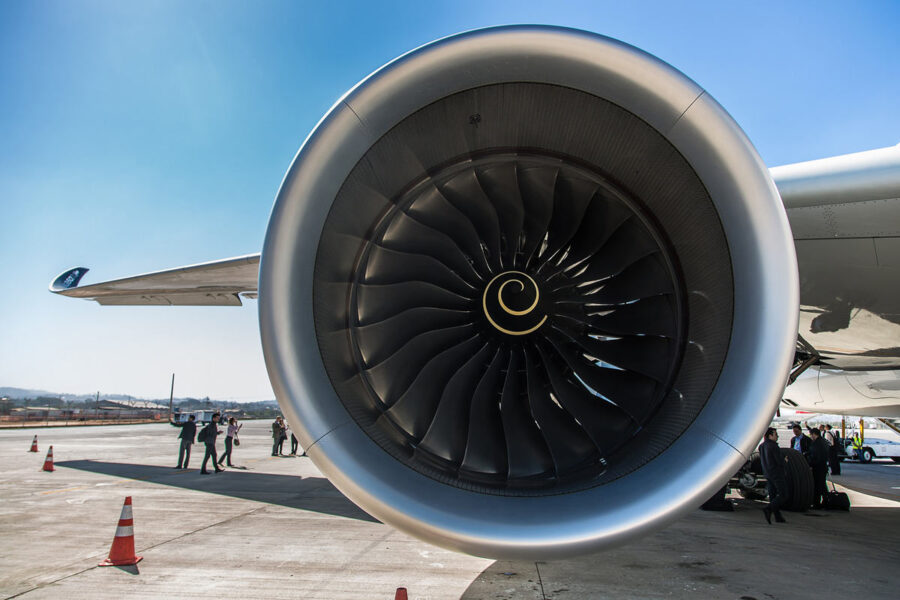 The Difference Between Turbojet and Turbofan Engines