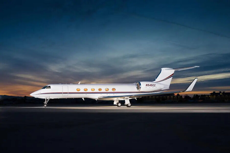 14 Athletes Who Own Private Jets - Phil Mickelson - Gulfstream V