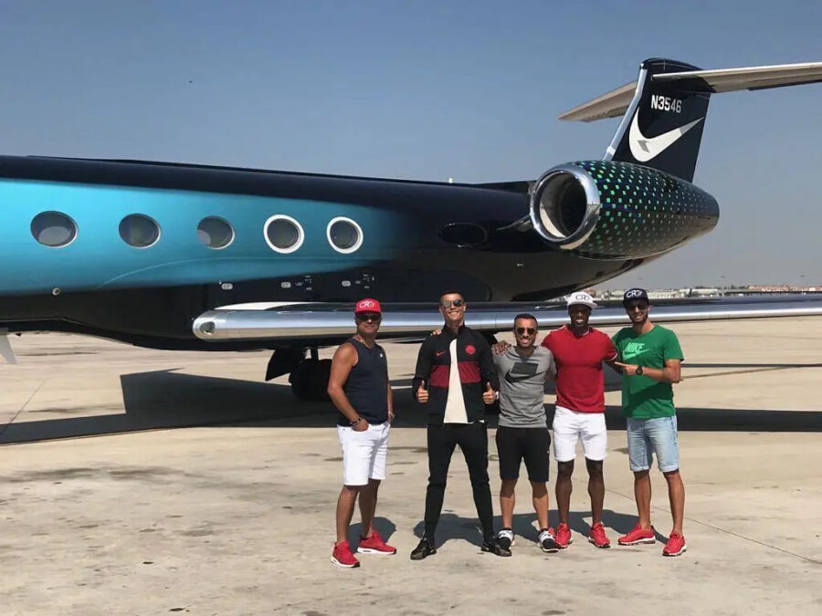 14 Athletes Who Own Private Jets - Cristiano Ronaldo - Gulfstream G650