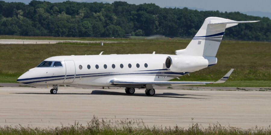 14 Athletes Who Own Private Jets - LeBron James - Gulfstream G280