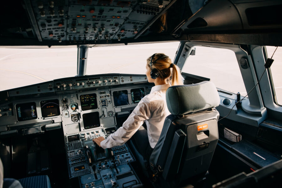 The Top 5 Reasons to Become a Professional Pilot
