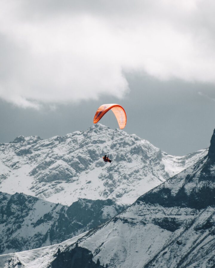 The Best Seasons and Times to go Paragliding