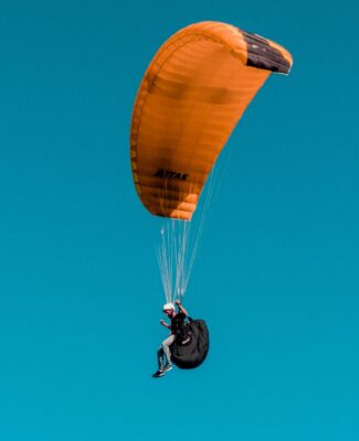 The Best Seasons and Times to go Paragliding